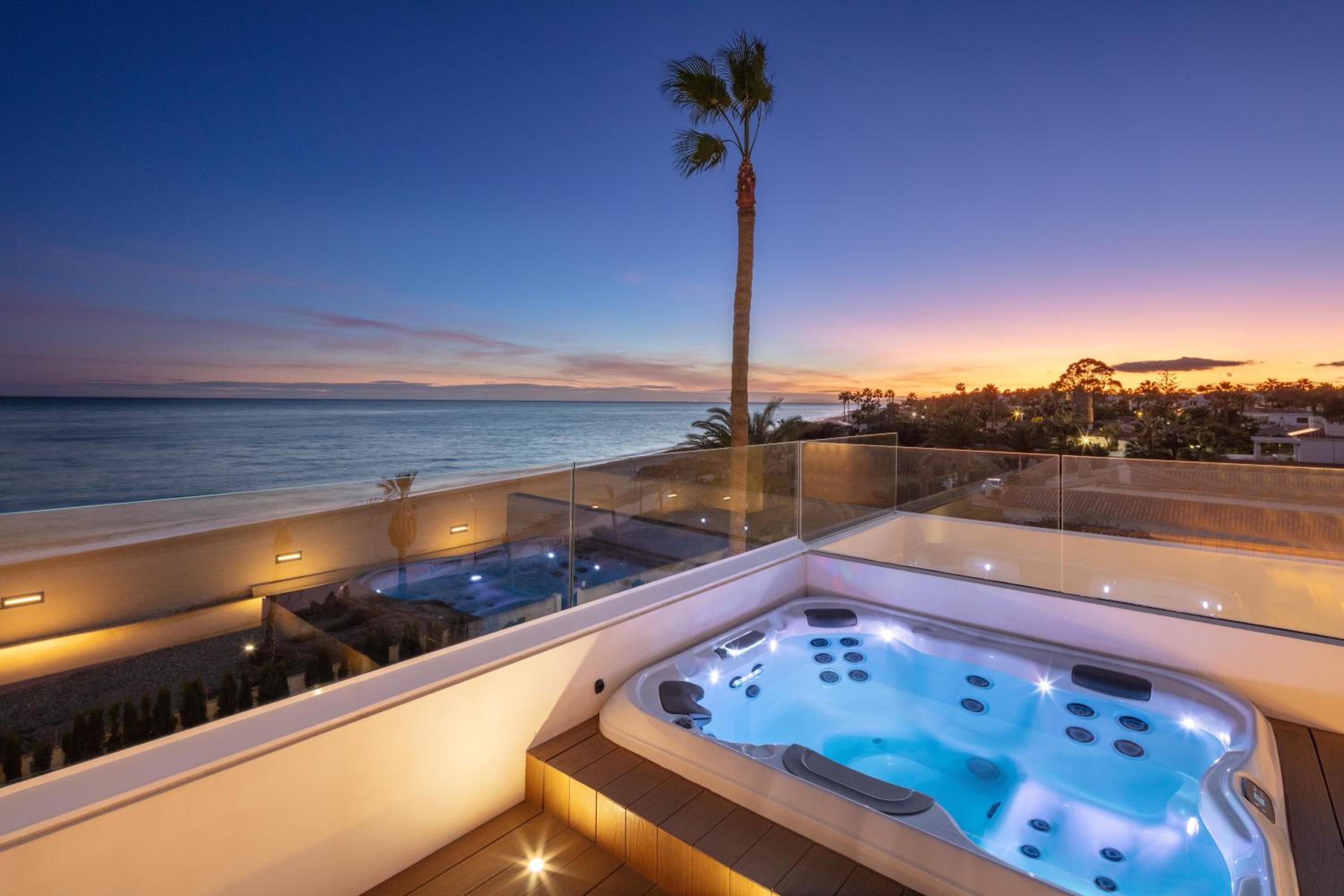 VACATION MARBELLA I Villa Imare Waterfront, Beachfront Villa, Rooftop Jacuzzi, Indoor Spa