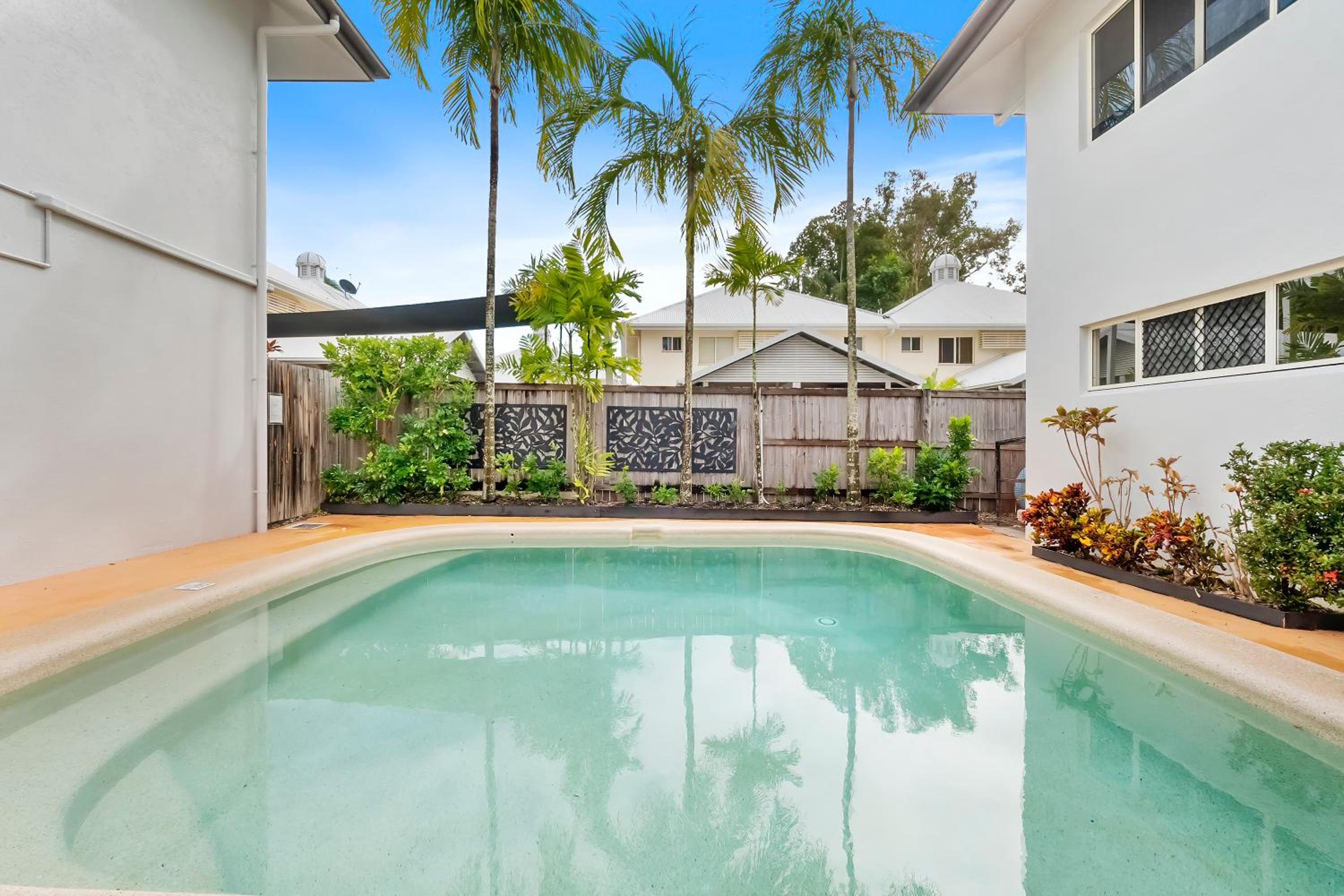 Oliva St 2 Bedroom Palm Cove Apartment