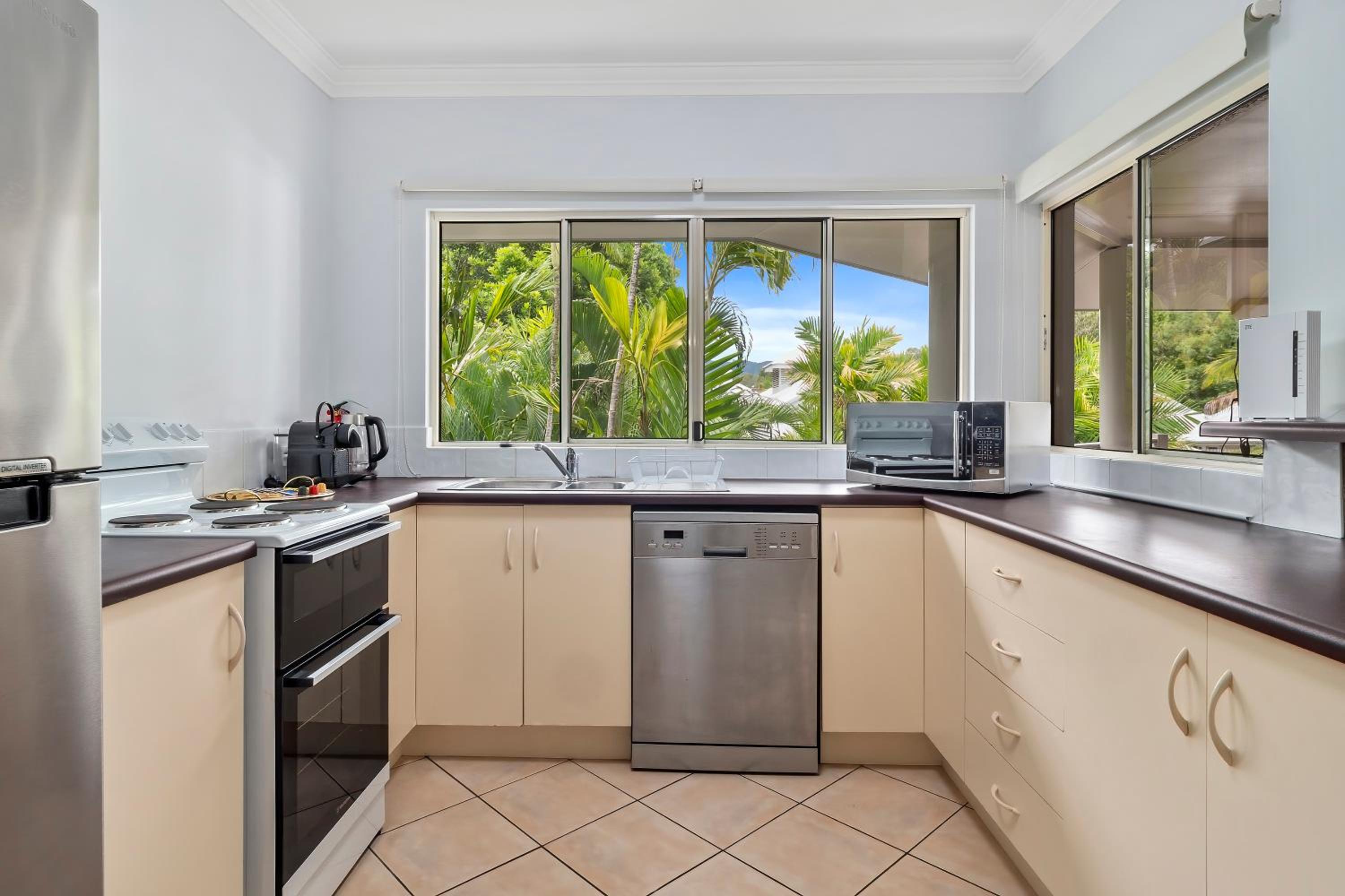 Oliva St 2 Bedroom Palm Cove Apartment