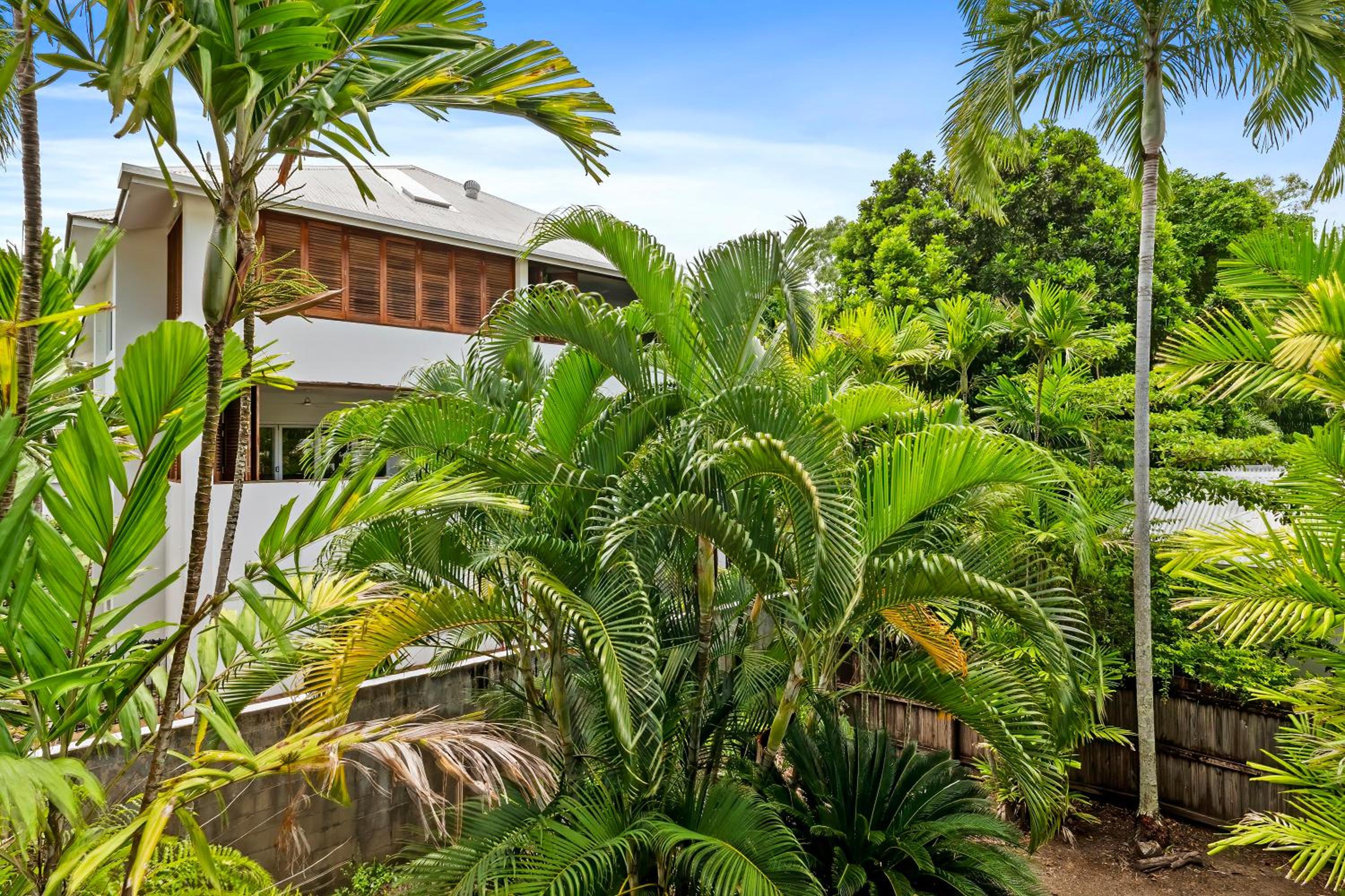 Oliva St 2 Bedroom Palm Cove Apartment