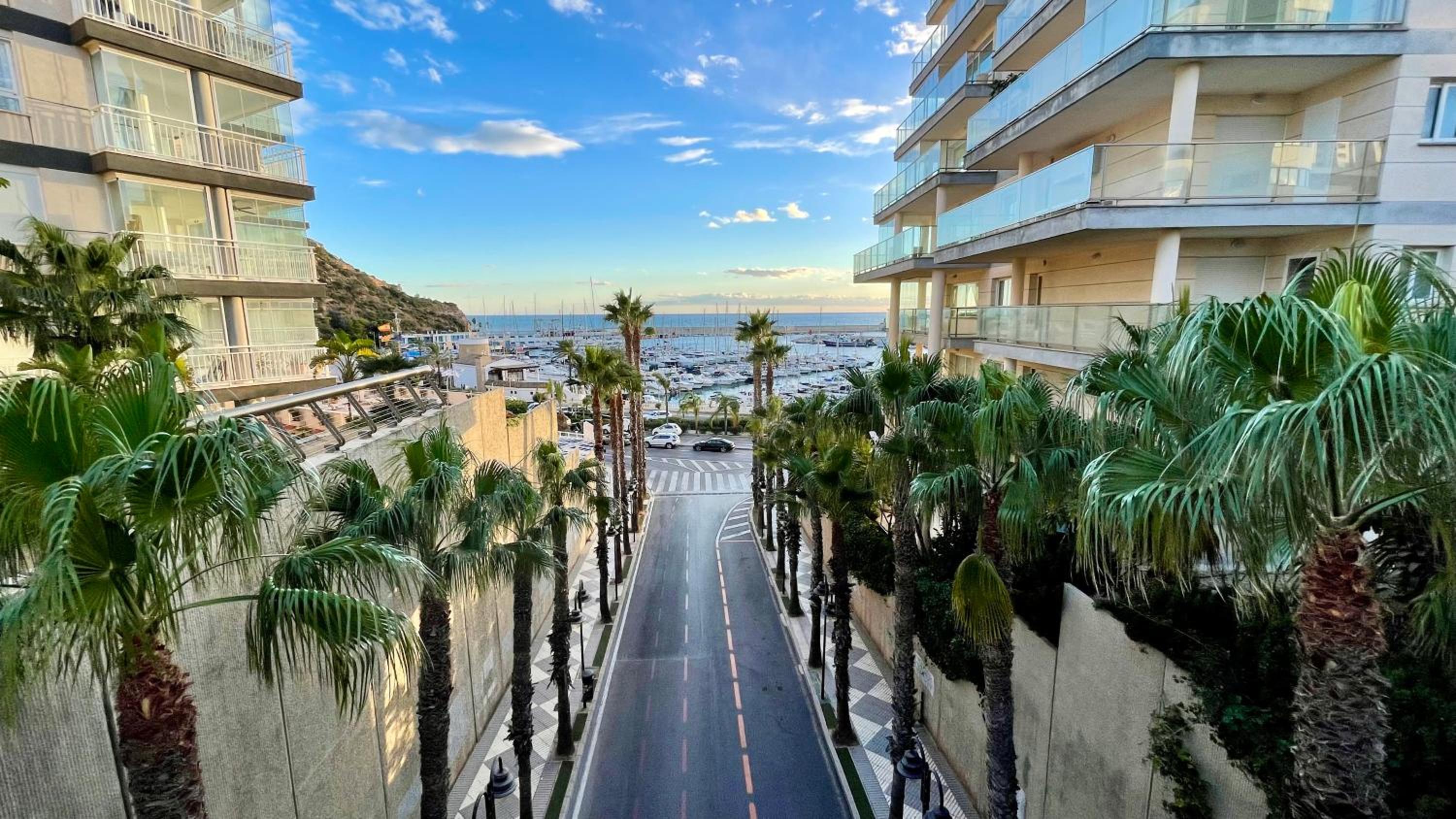 BEST LOCATION Apartamento en la mejor ubicación de Calp con parking