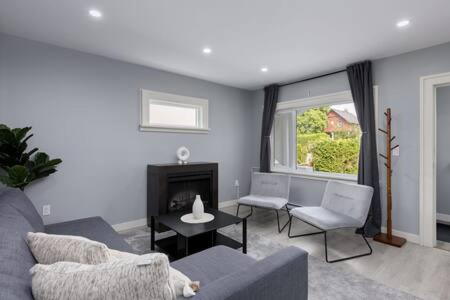 Spacious 4 BR House in Park Drive