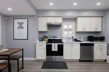 Spacious 4 BR House in Park Drive