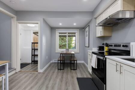 Spacious 4 BR House in Park Drive