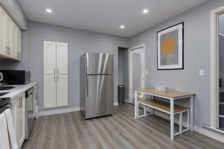 Spacious 4 BR House in Park Drive