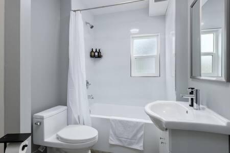 Spacious 4 BR House in Park Drive
