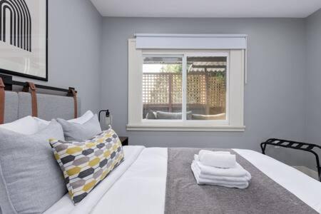 Spacious 4 BR House in Park Drive