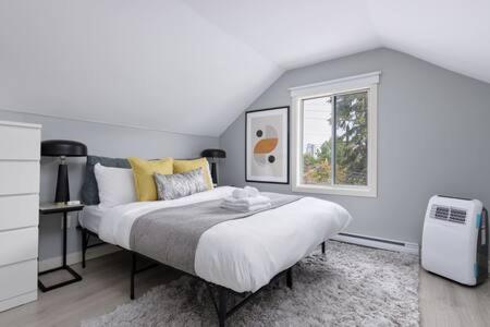 Spacious 4 BR House in Park Drive