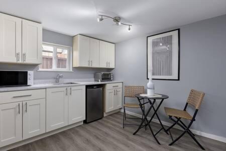 Spacious 4 BR House in Park Drive