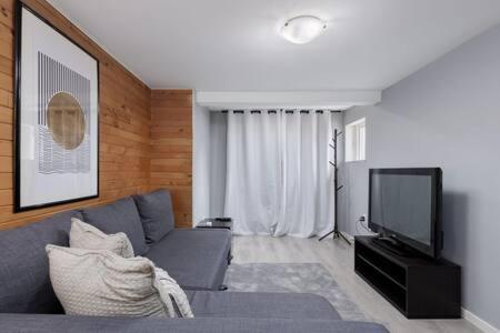 Spacious 4 BR House in Park Drive