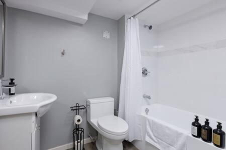Spacious 4 BR House in Park Drive