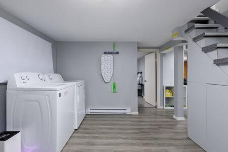 Spacious 4 BR House in Park Drive