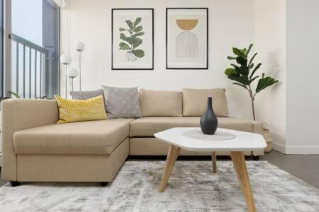 1BR Stunning view in DT Gastown