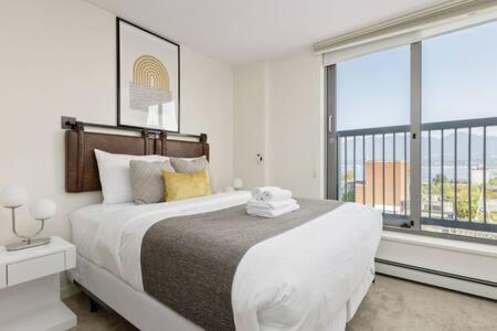 1BR Stunning view in DT Gastown