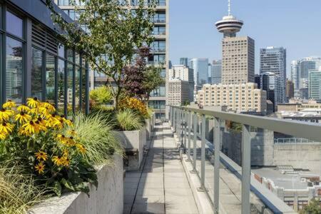 1BR Stunning view in DT Gastown