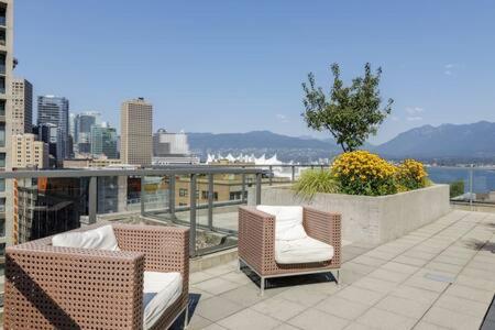1BR Stunning view in DT Gastown