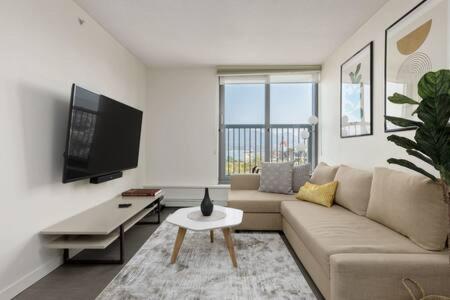 1BR Stunning view in DT Gastown