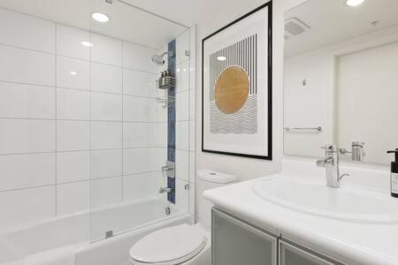 1BR Stunning view in DT Gastown