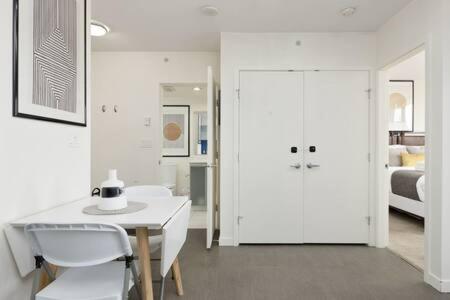 1BR Stunning view in DT Gastown