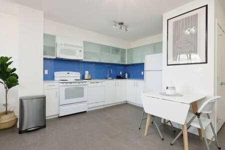1BR Stunning view in DT Gastown