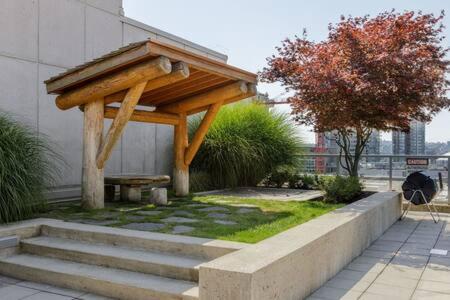 1BR Stunning view in DT Gastown