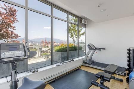 1BR Stunning view in DT Gastown