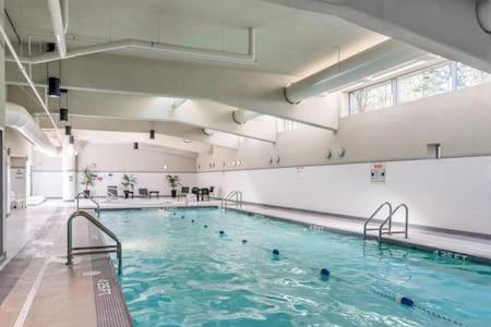 Heart of Downtown Luxury 2BR Condominium