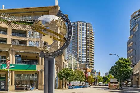 Heart of Downtown Luxury 2BR Condominium