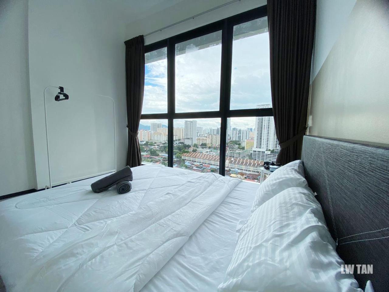 Urban Suites Sea & City View Apartment photo 2