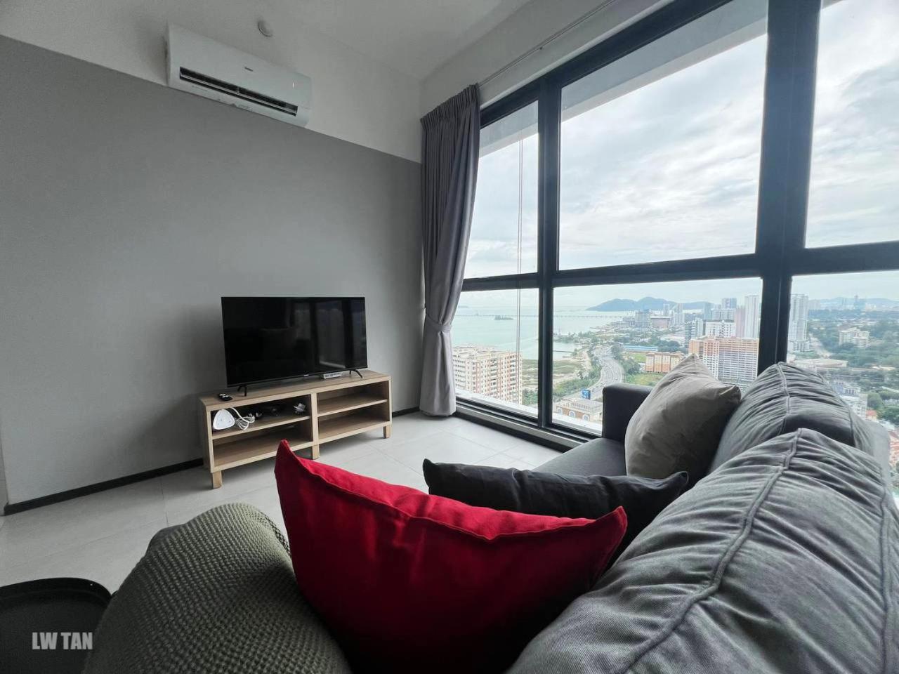 Urban Suites Sea & City View Apartment photo 4