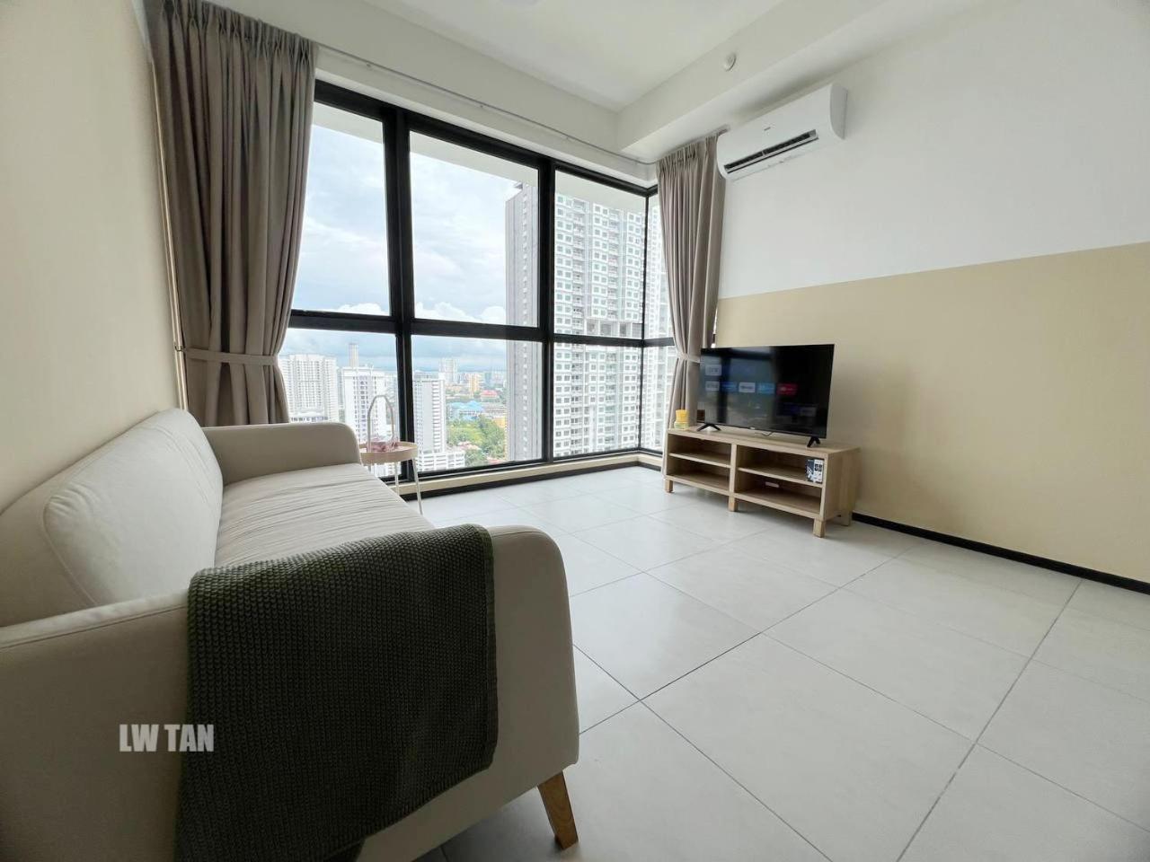Urban Suites Sea & City View Apartment photo 7