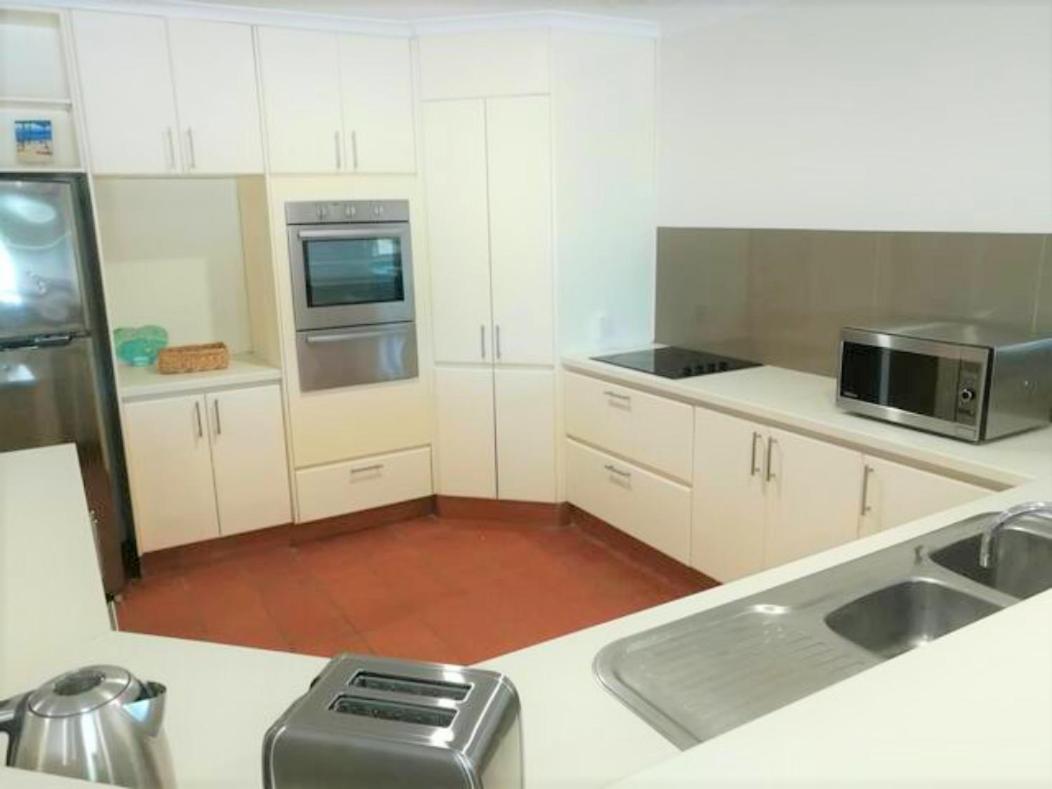 Main Street - Airlie Apartment