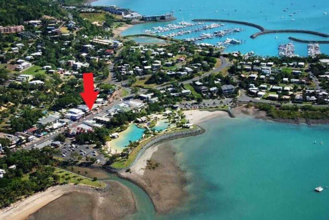 Main Street - Airlie Apartment