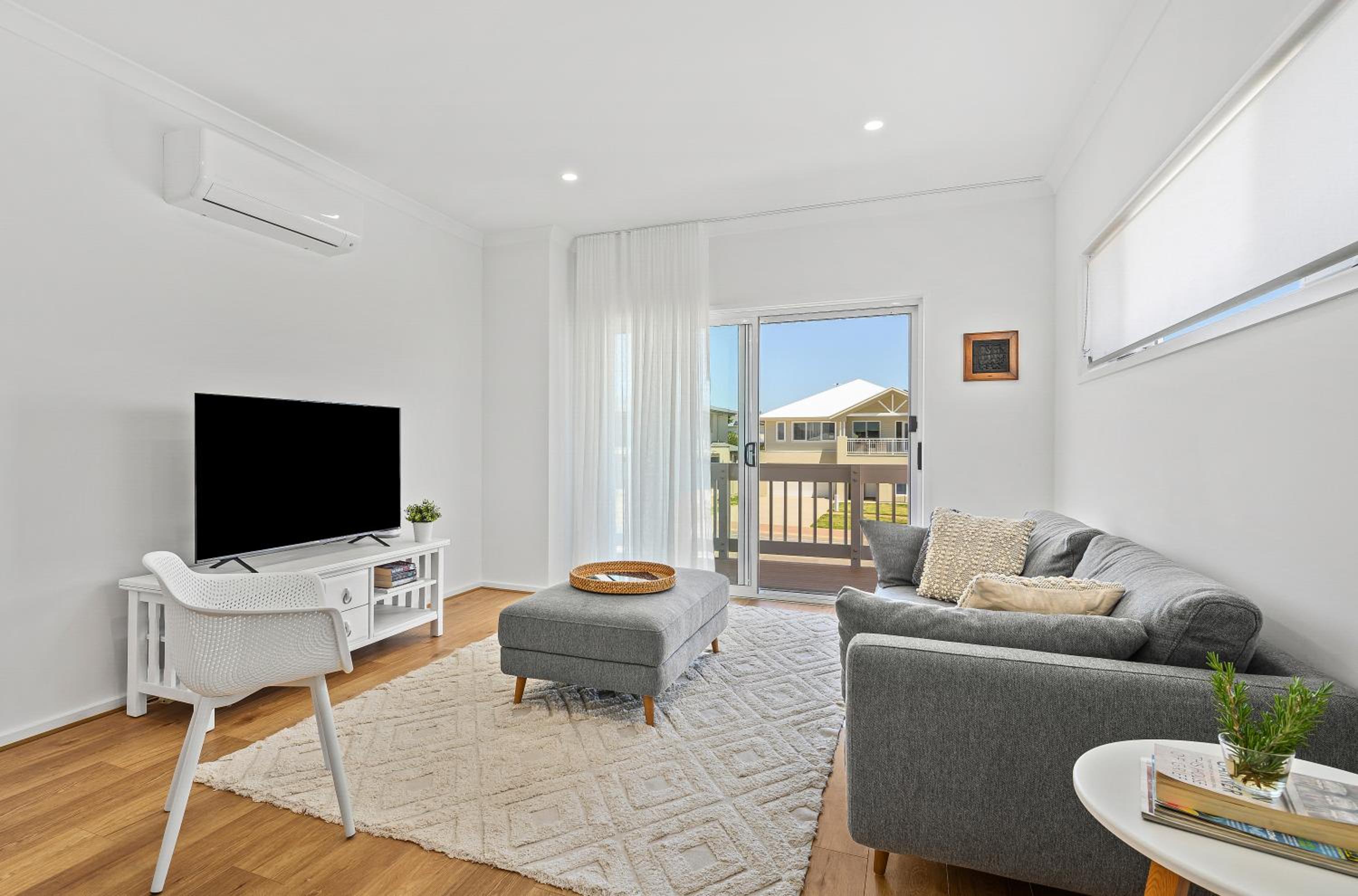 The White House - Sellicks Beach - C21 SouthCoast Holidays