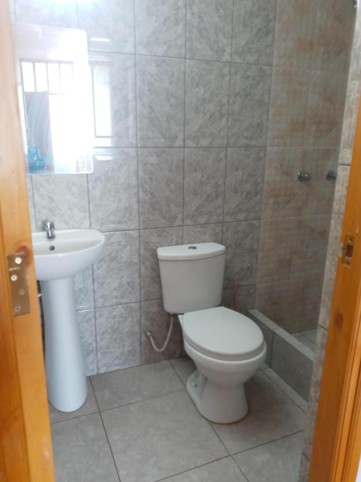 habitacion con baño propio view 4
