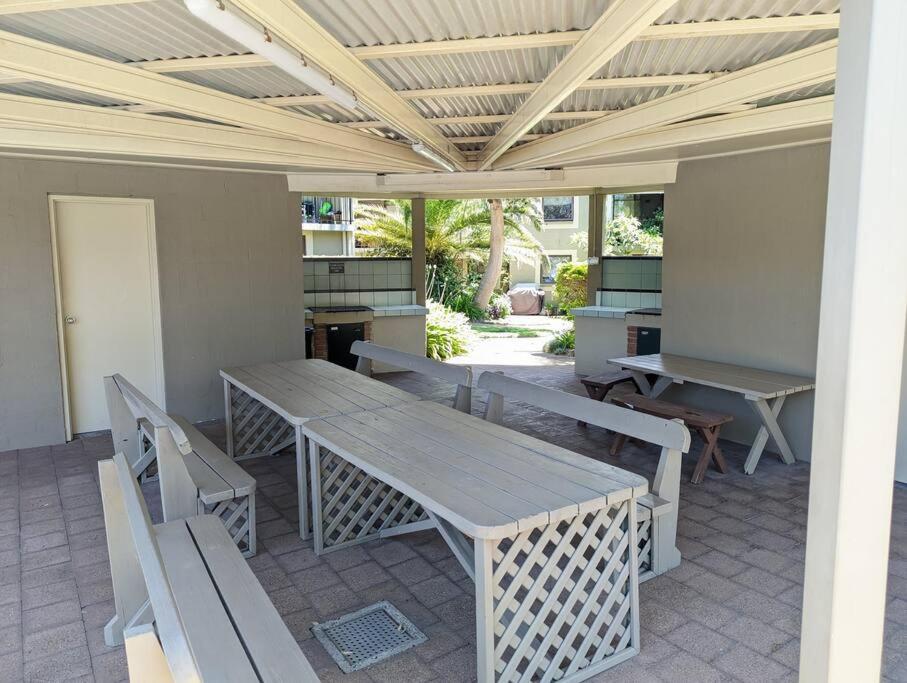 Leafy seaside unit with lagoon style pool and tennis court
