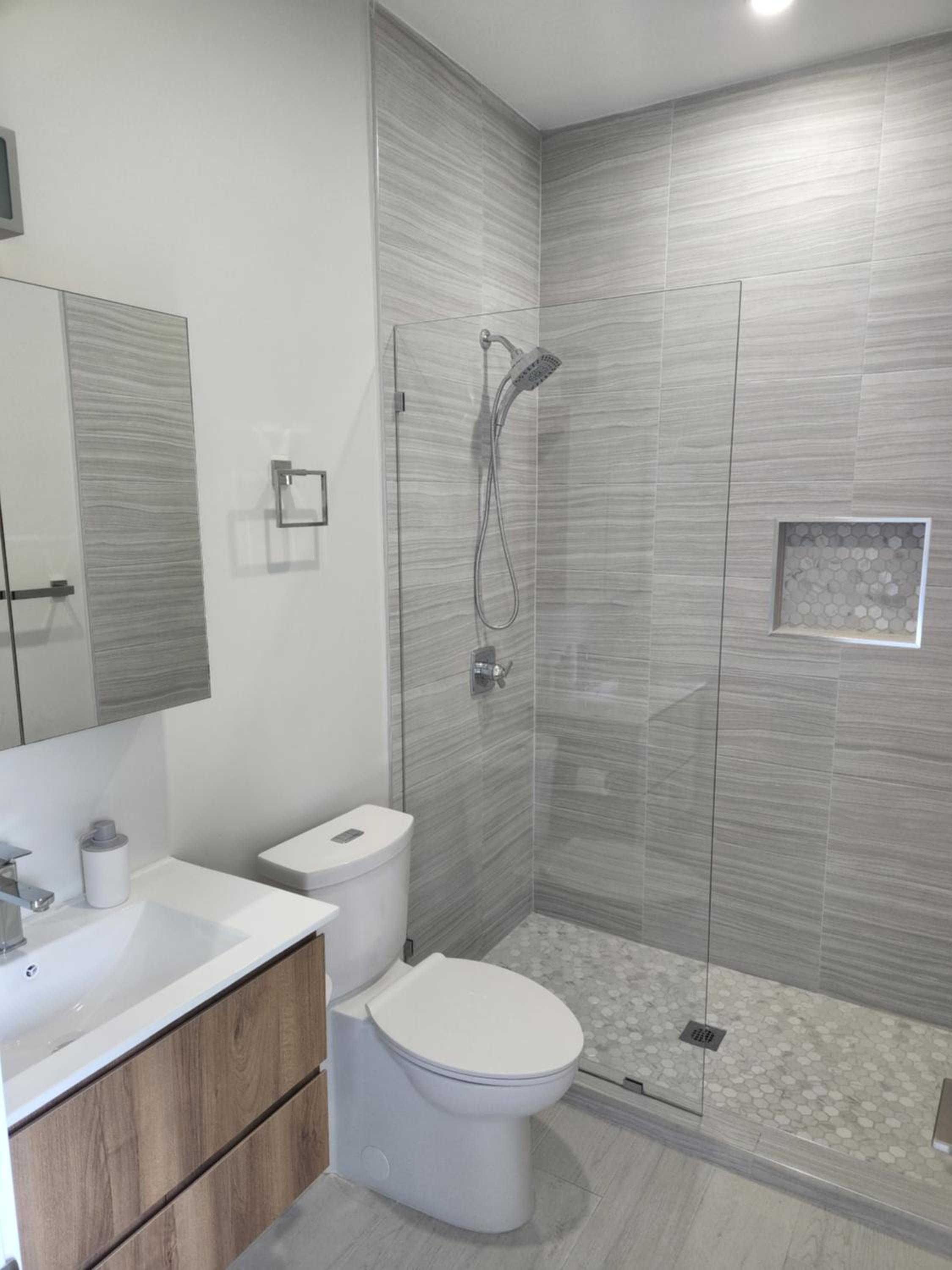 Modern 2 bedroom walking distance to the beach! view 5