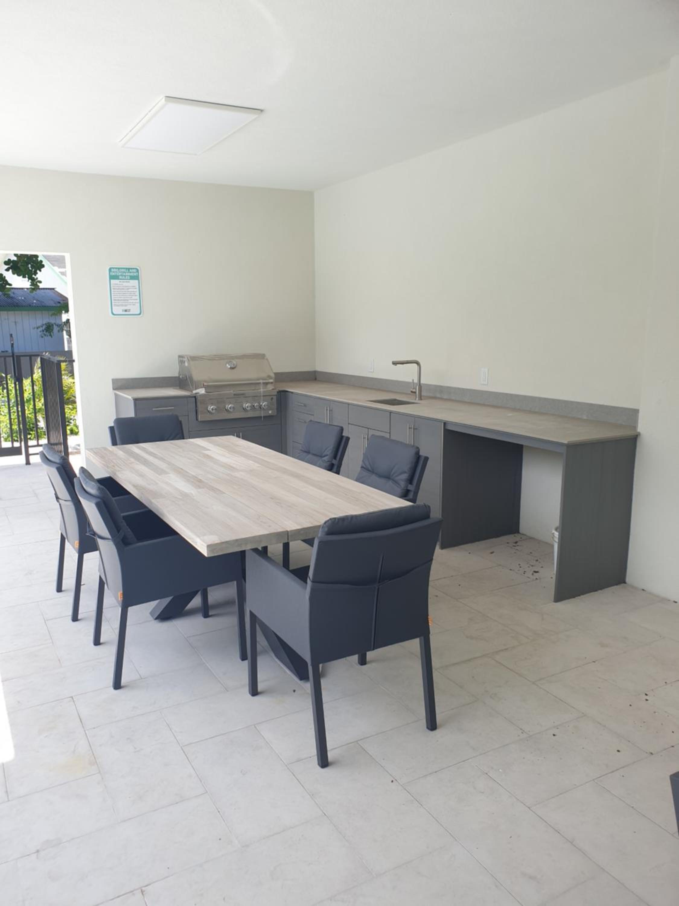 Modern 1 bedroom walking distance to the beach! view 3