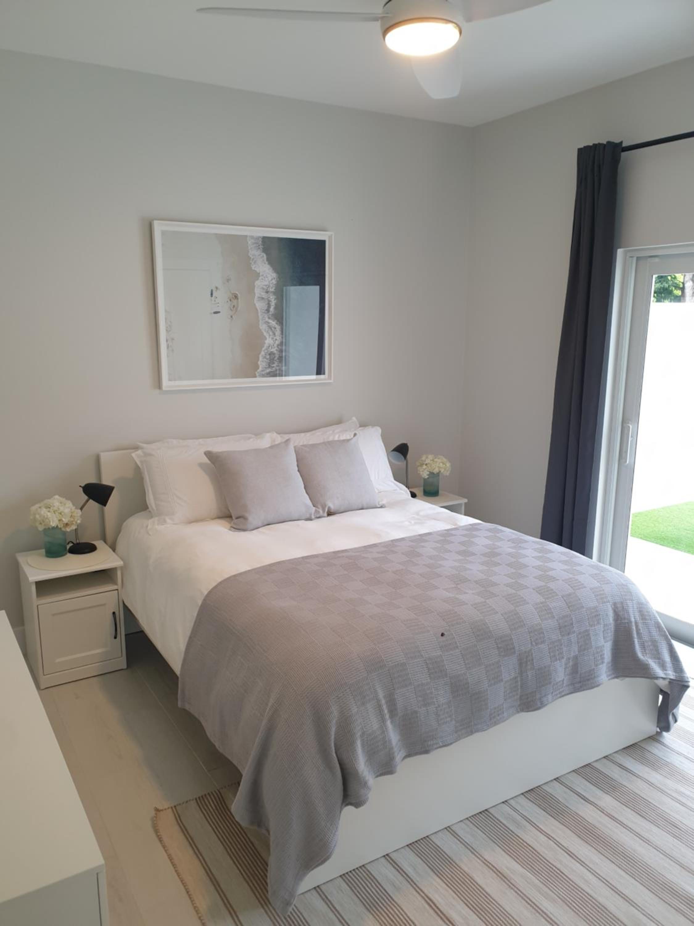 Modern 1 bedroom walking distance to the beach! view 4