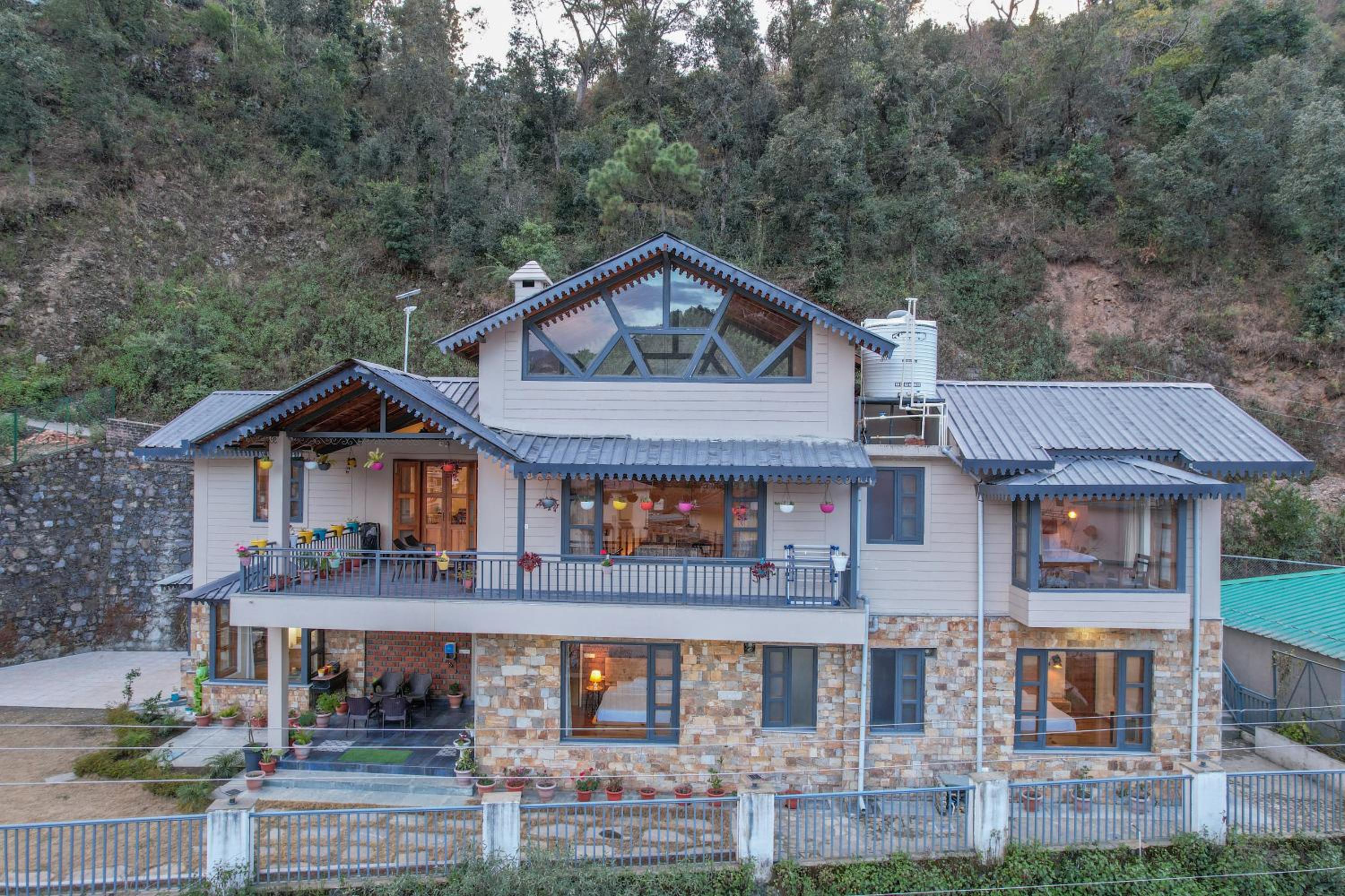 SaffronStays Wood Sparrow - 2BR Pet-Friendly Lakeside & Hill View Cottage for Families view 3