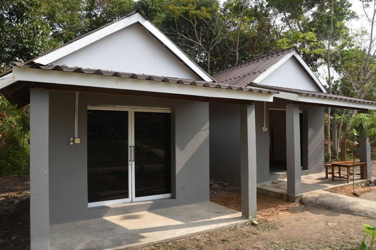 Big Head Bungalows