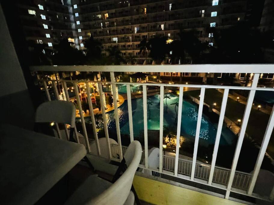 SHELL RESIDENCE C22 Shortwalk MOA Balcony poolview view 4