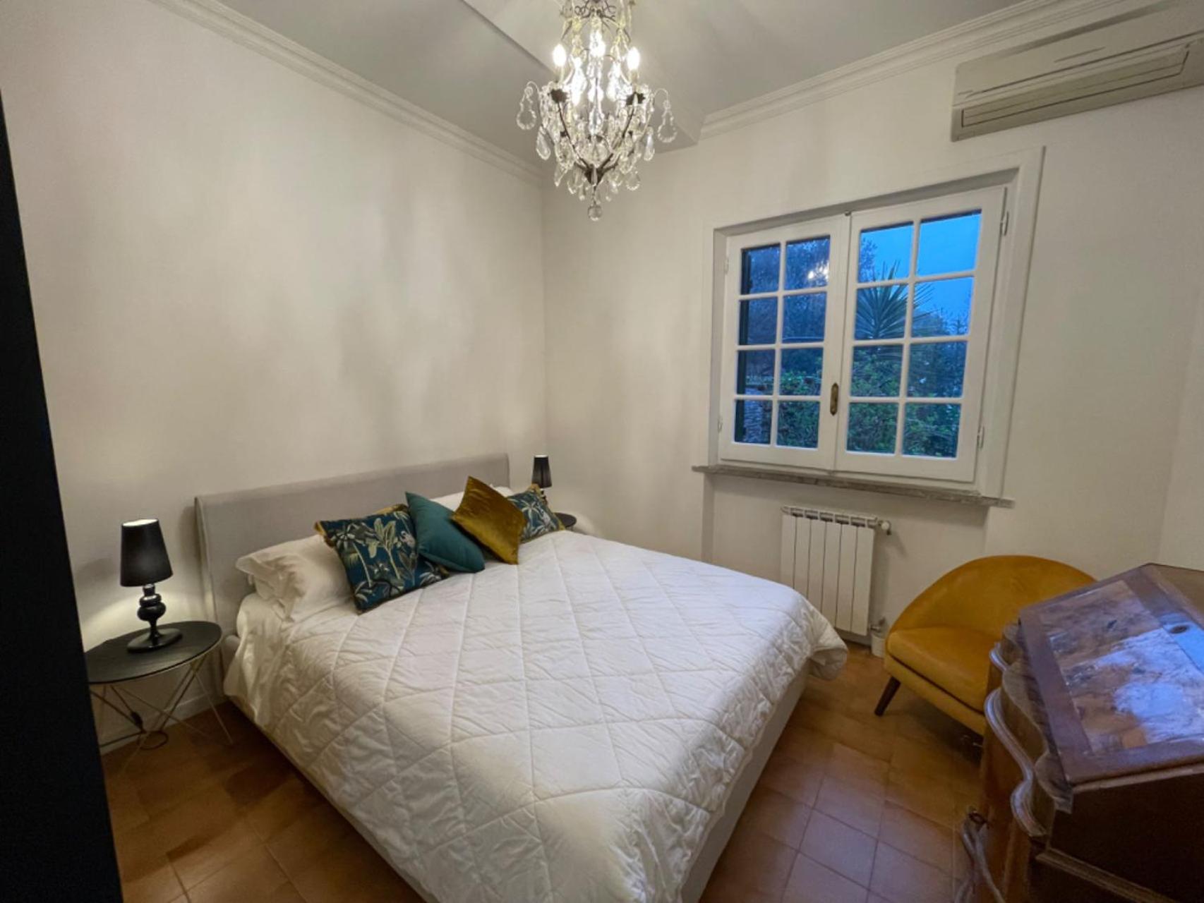Delightful stylish house with private garden close to downtown