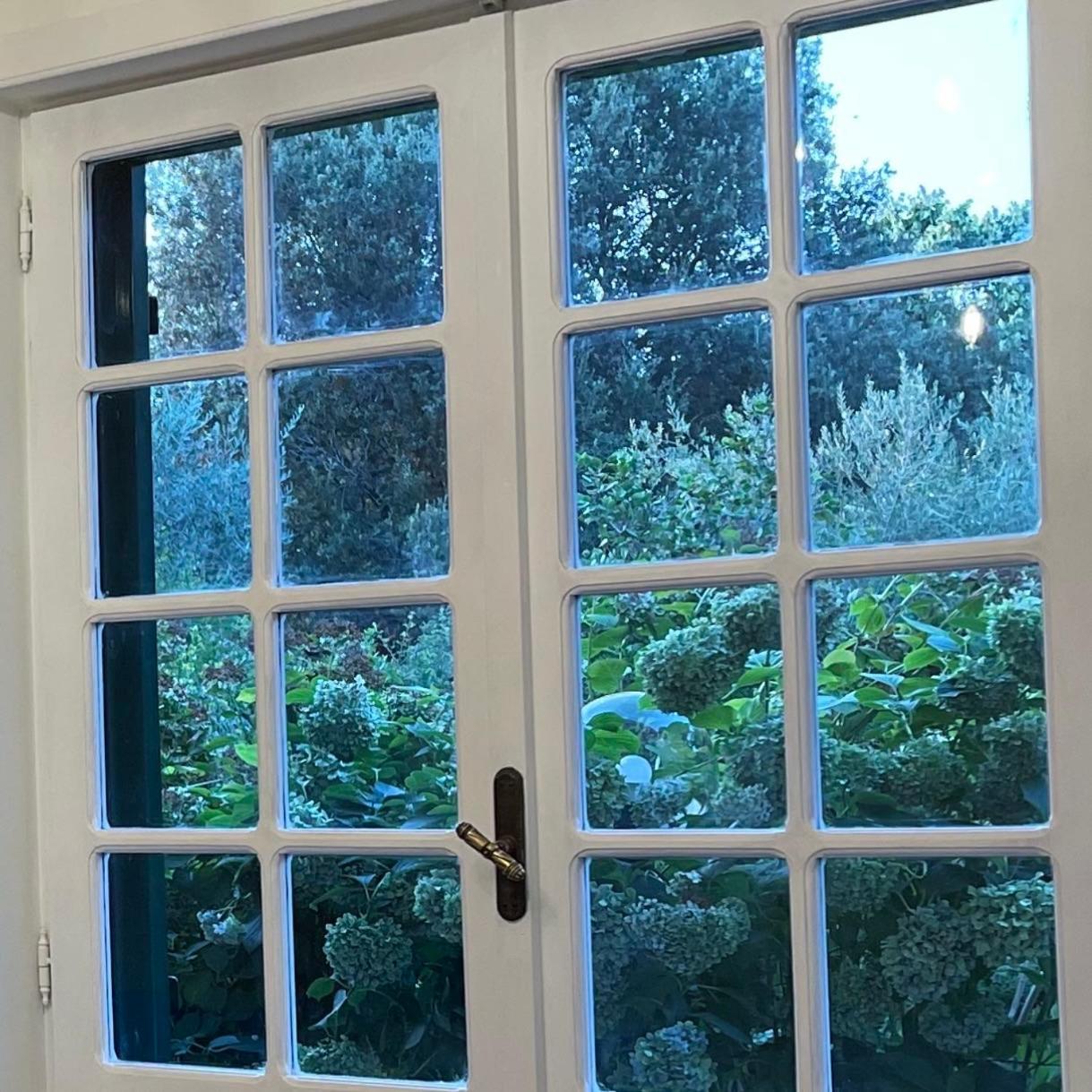 Delightful stylish house with private garden close to downtown