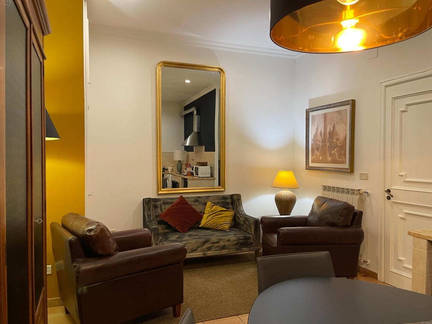Delightful stylish house with private garden close to downtown