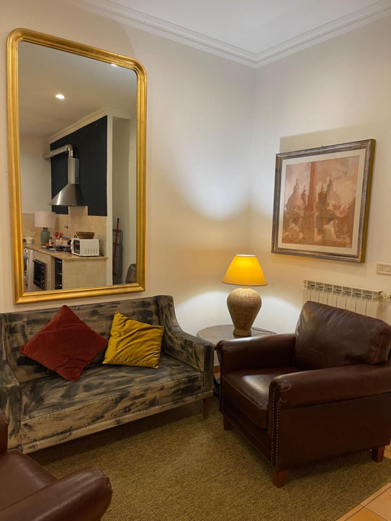 Delightful stylish house with private garden close to downtown