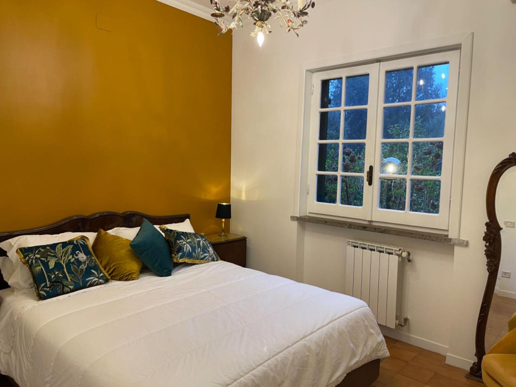 Delightful stylish house with private garden close to downtown