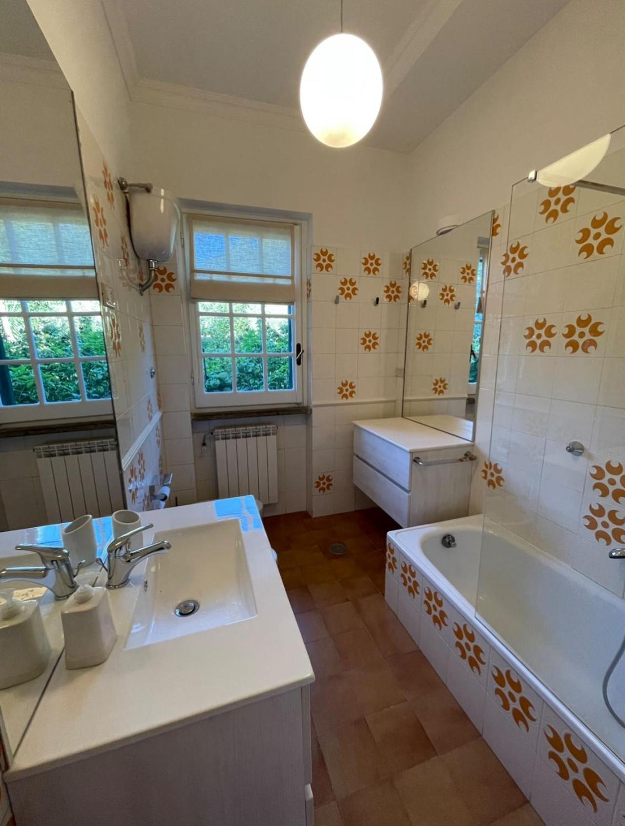 Delightful stylish house with private garden close to downtown