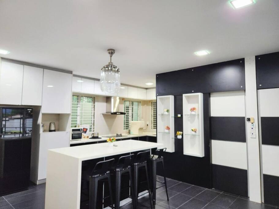 Tambun lost world luxury villa 5BR/20 pax/mahjong/karaok/bbq/garden events photo 7
