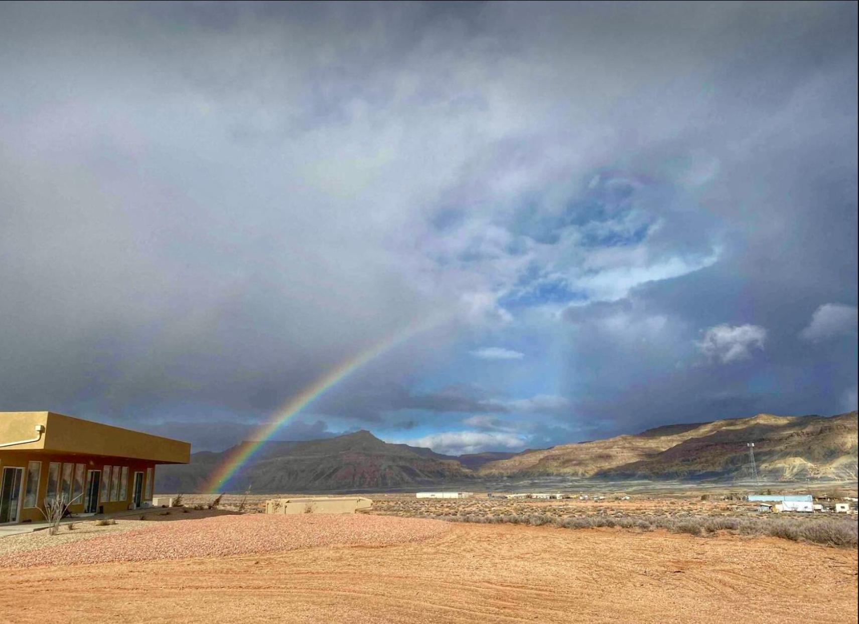 Page Arizona border town- Crimson Suite, Desert Canyon Getaway with views view 4